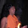4-SWAMIJI-DOING-ARATHI_Photo_1001_IMG_5956_CMP_WM