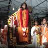 HDH-BLESSES-ALL-DEVOTEES-AT-TEMPLE