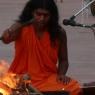 3_Swamiji-Performing-Homa_Photo_1004_P1090201_CMP_WM