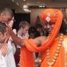 2011-08aug-19-nithyananda-photo-03a-swamiji-sarva-darshan_CMP_WM