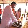 2011-08aug-19-nithyananda-photo-ia-day-1-04f-entering-sabha_CMP_WM