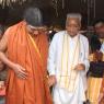 Swamiji-meets-VIPs_Photo_1003_IMG_0504_CMP_WM