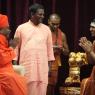 06-Swamiji-with-VIP