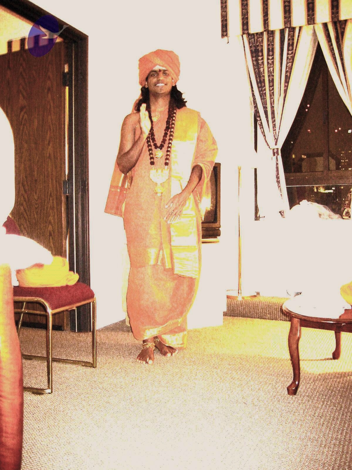 Swamiji before energy darshan 2.1.04_CMP_WM