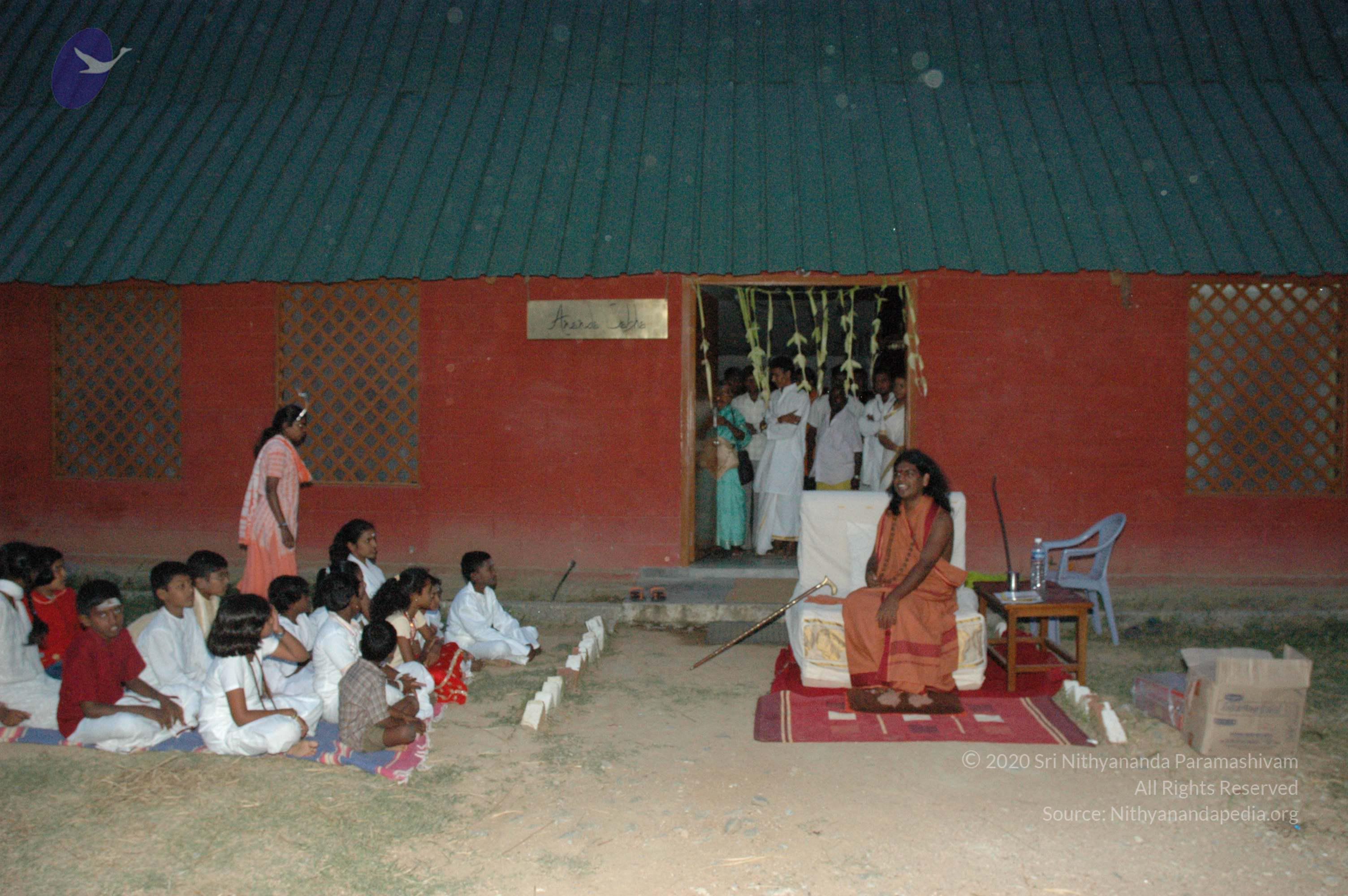 20061021_Photo_1047_swami with gurukul kids 2_CMP_WM