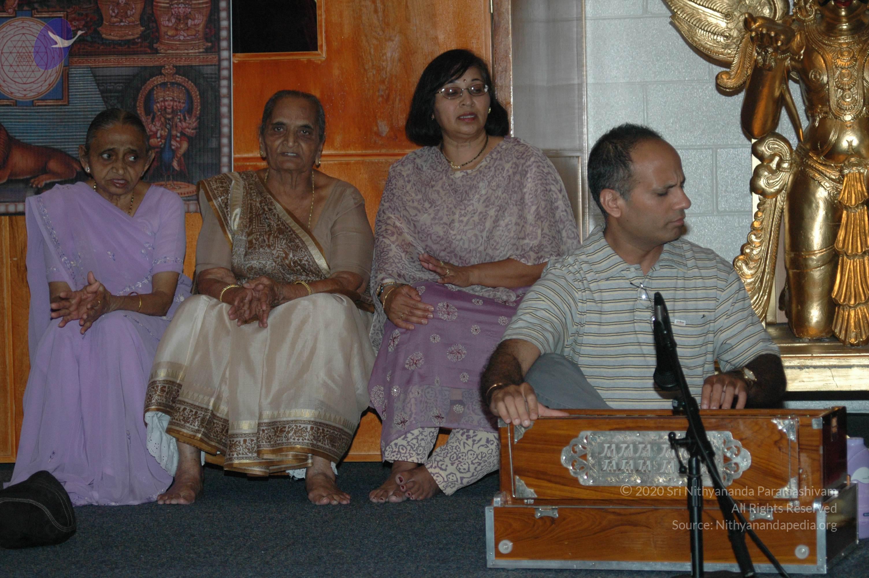 13July2008_Gopi_Group_Bhajans_12_CMP_WM