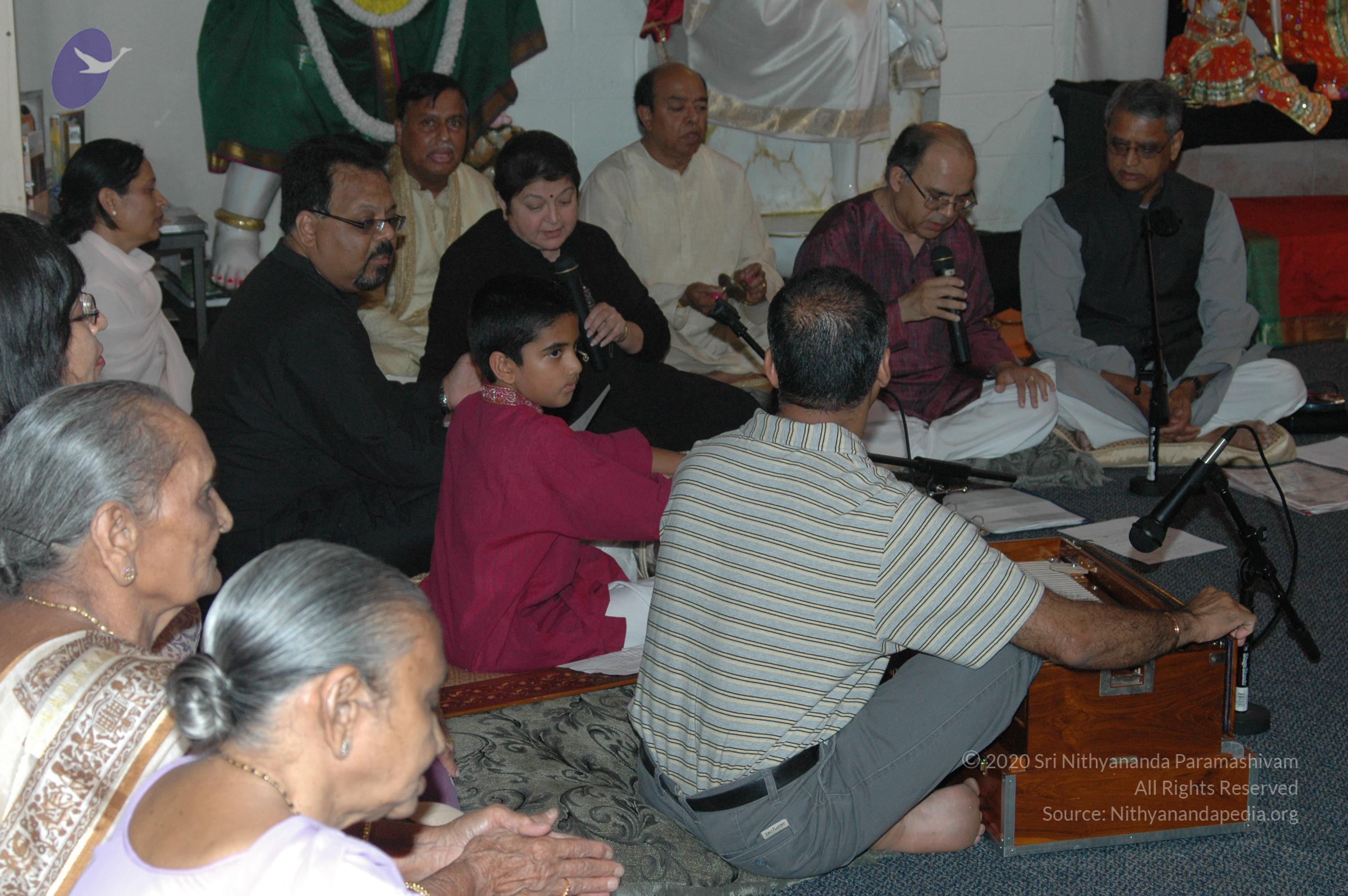 13July2008_Gopi_Group_Bhajans_17_CMP_WM