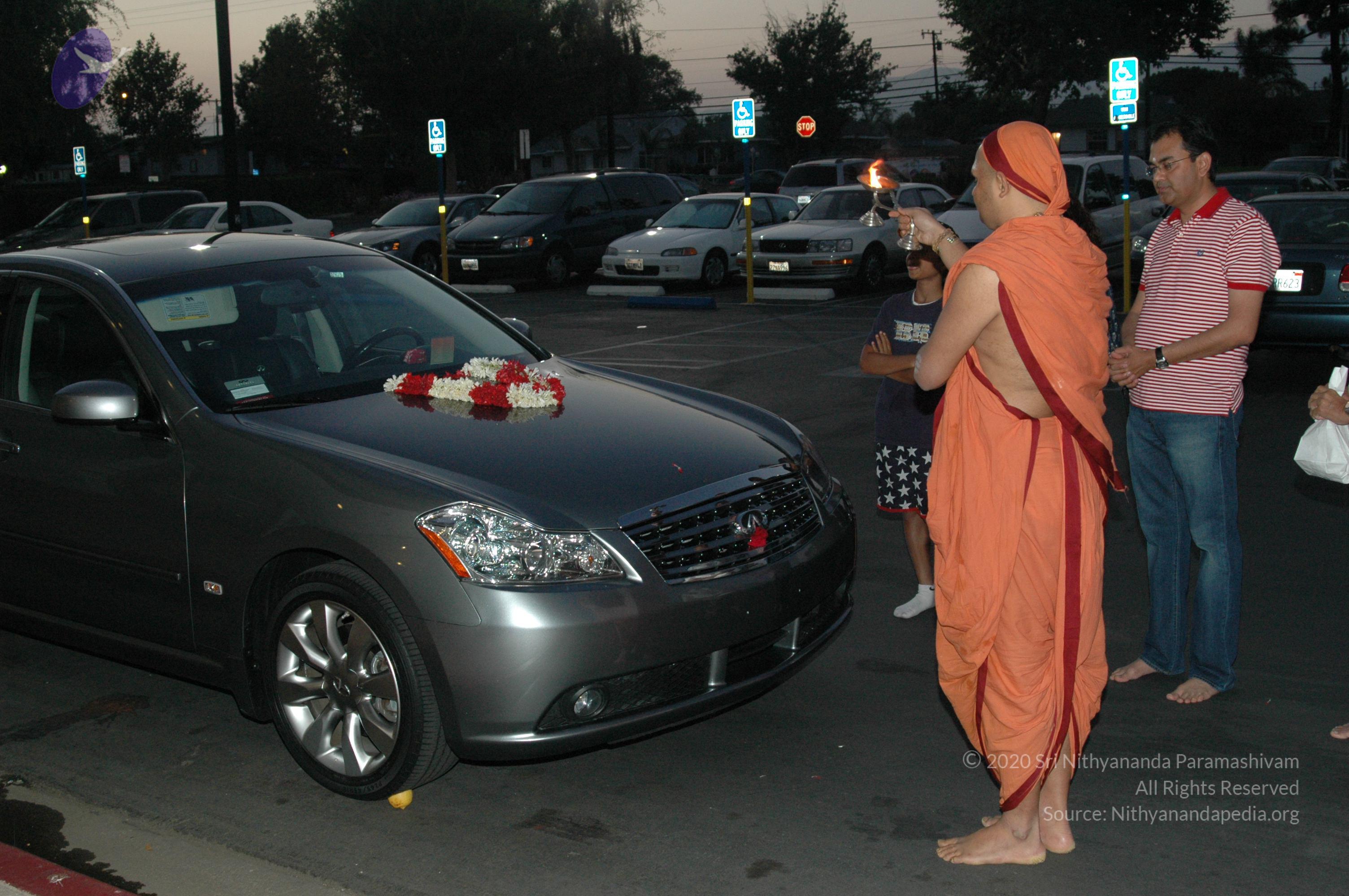 27July2008_Car_Puja_04_CMP_WM