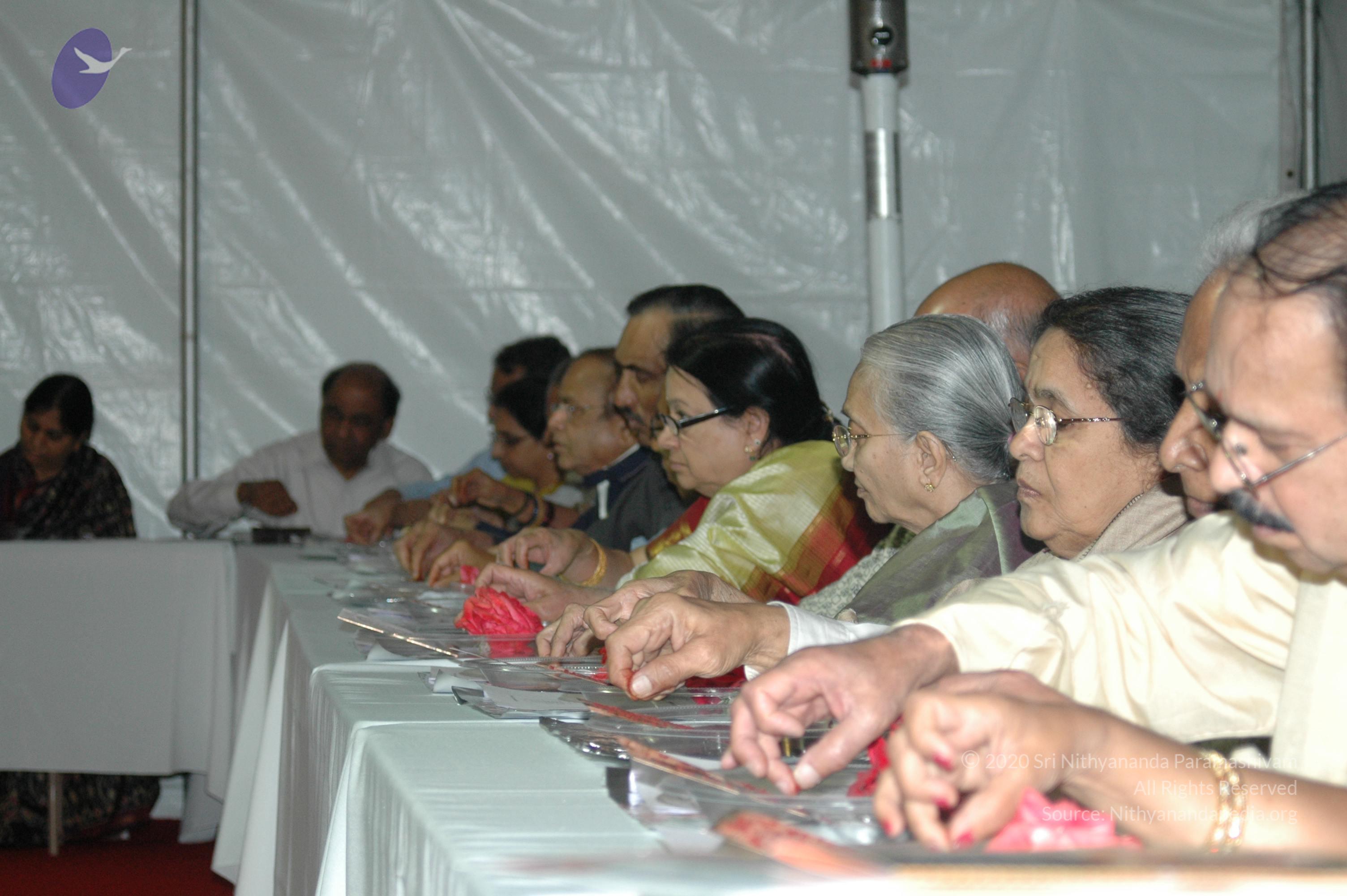 11May08_darshan_009_CMP_WM