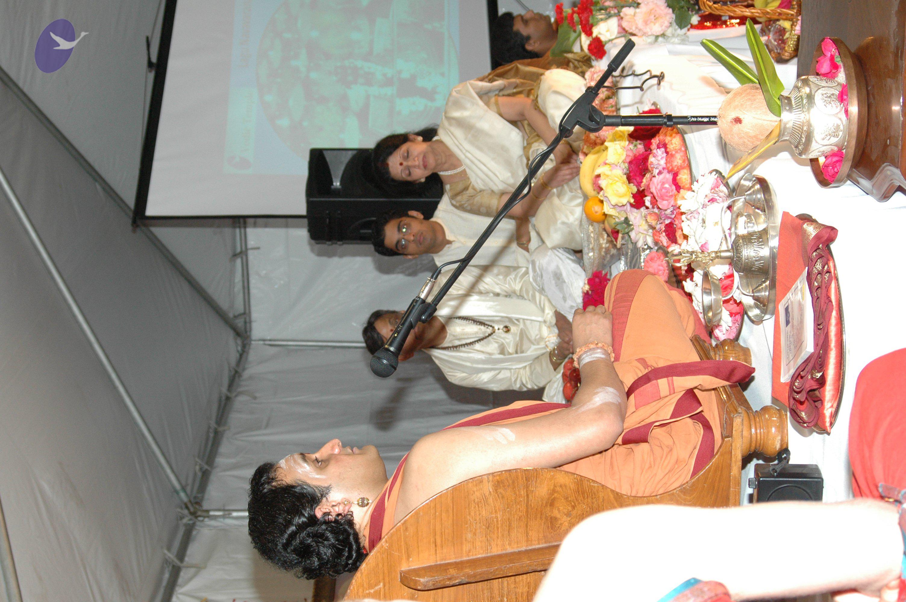 11May08_darshan_024_CMP_WM