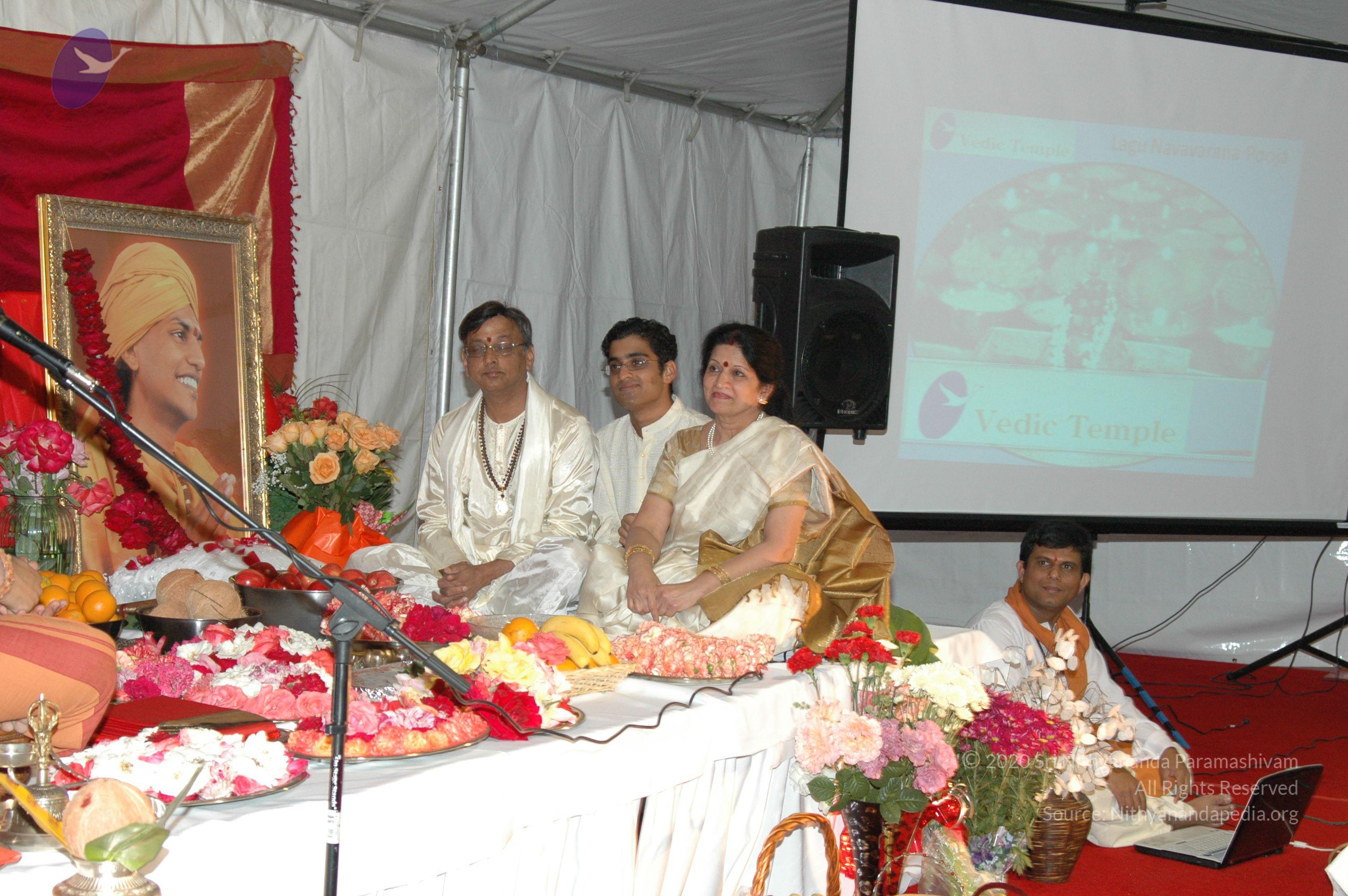 11May08_darshan_033_CMP_WM