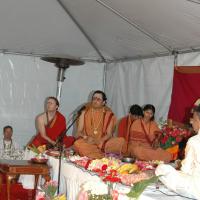 11May08_darshan_036_CMP_WM