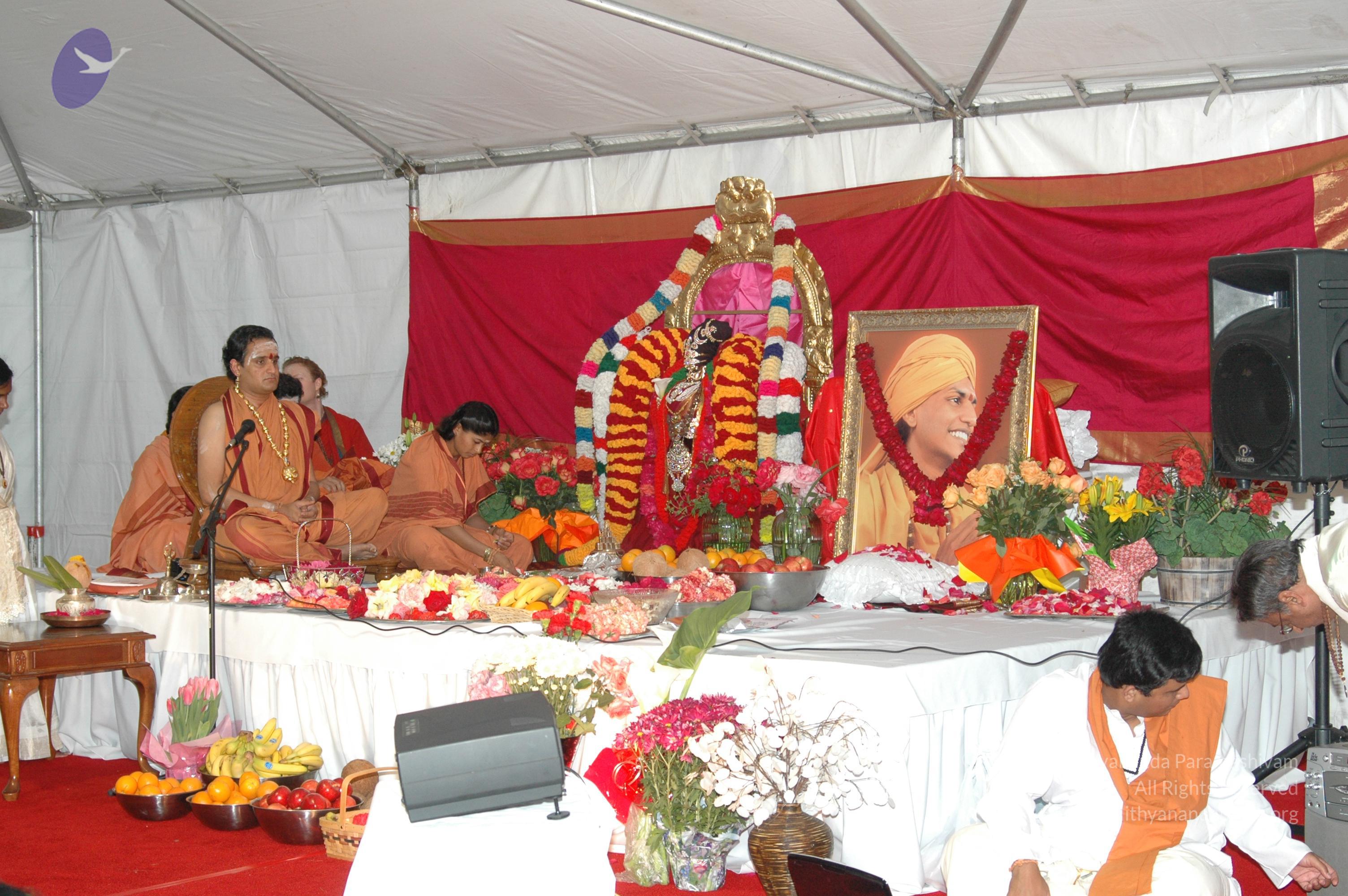 11May08_darshan_042_CMP_WM