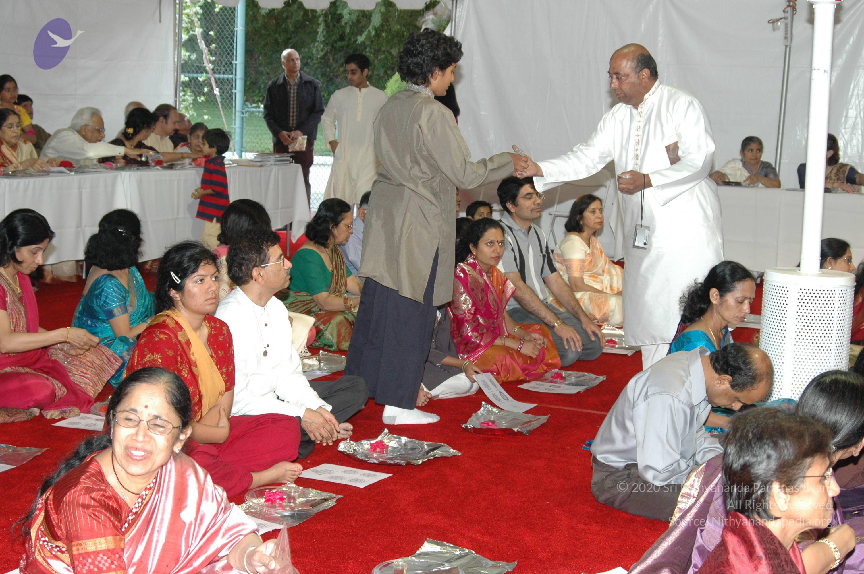 11May08_darshan_051_CMP_WM