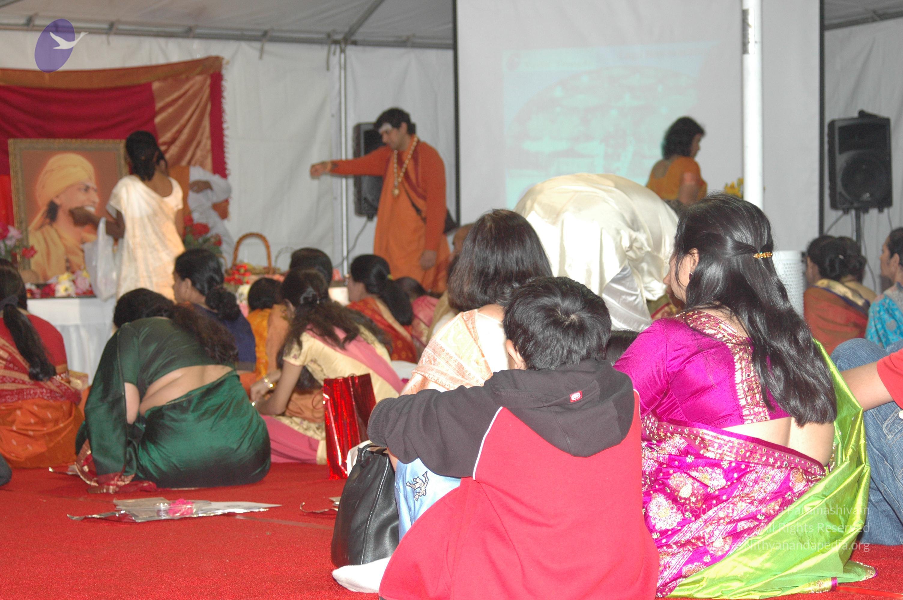 11May08_darshan_054_CMP_WM