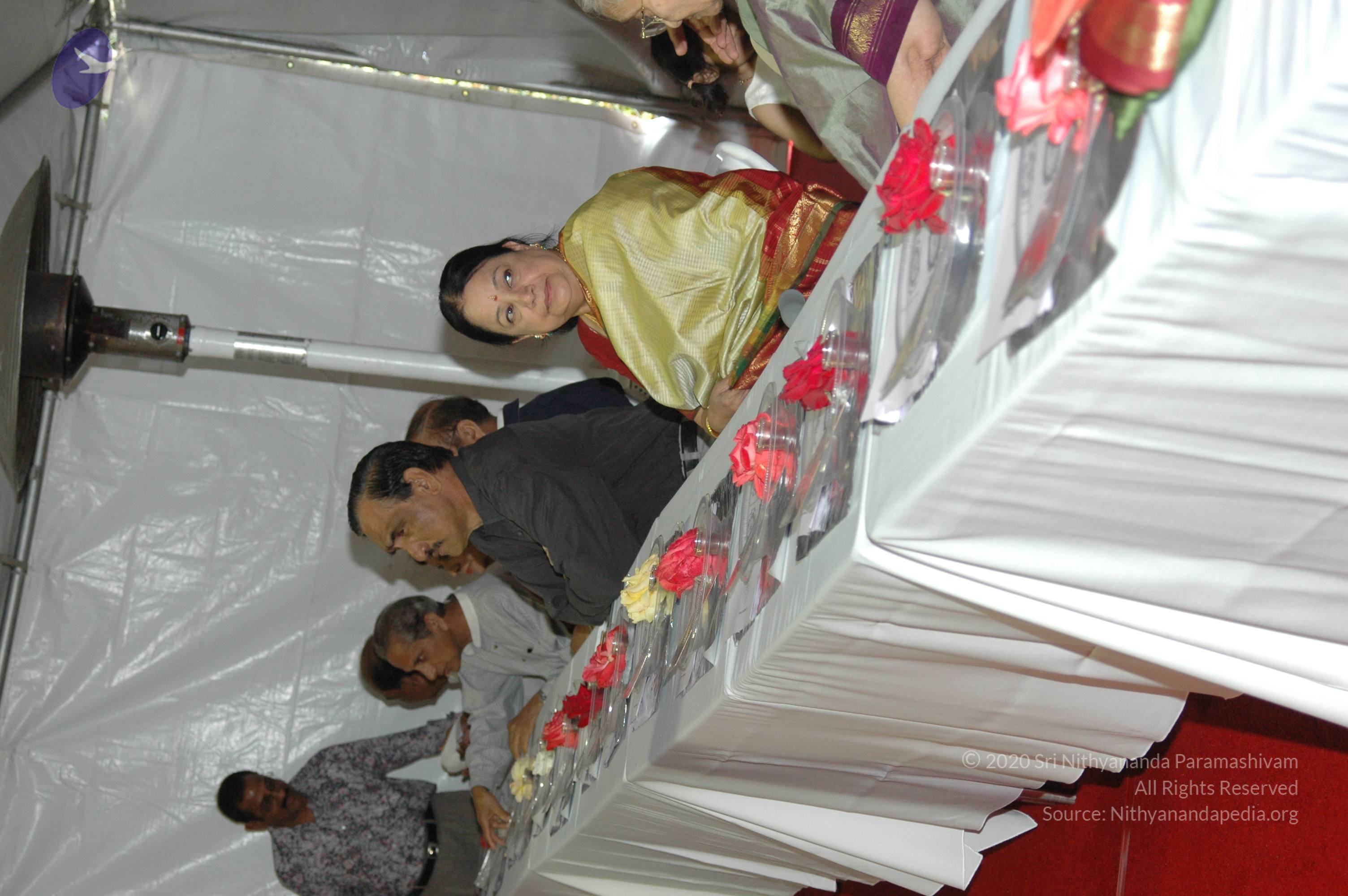 11May08_darshan_062_CMP_WM