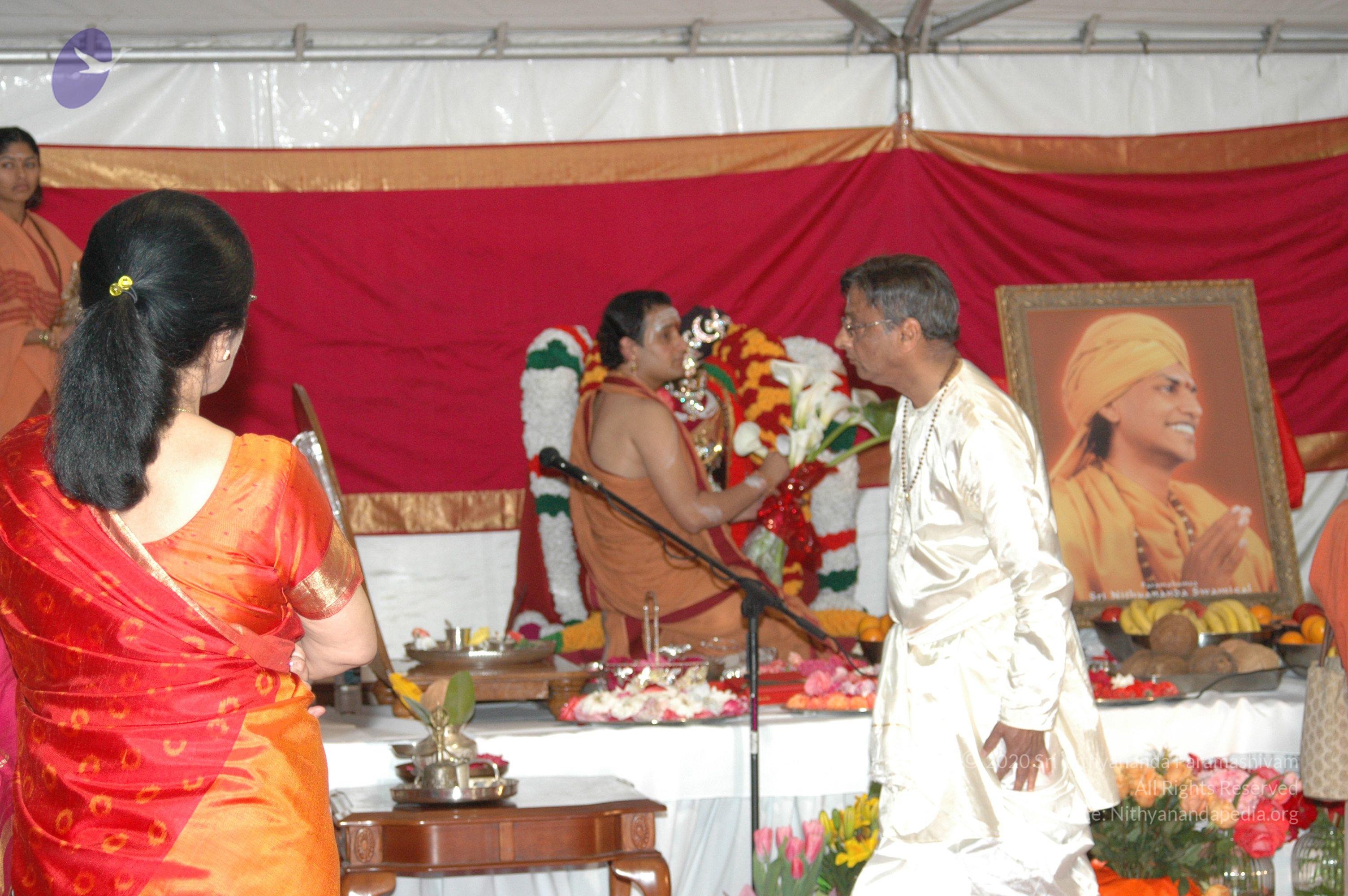 11May08_darshan_064_CMP_WM