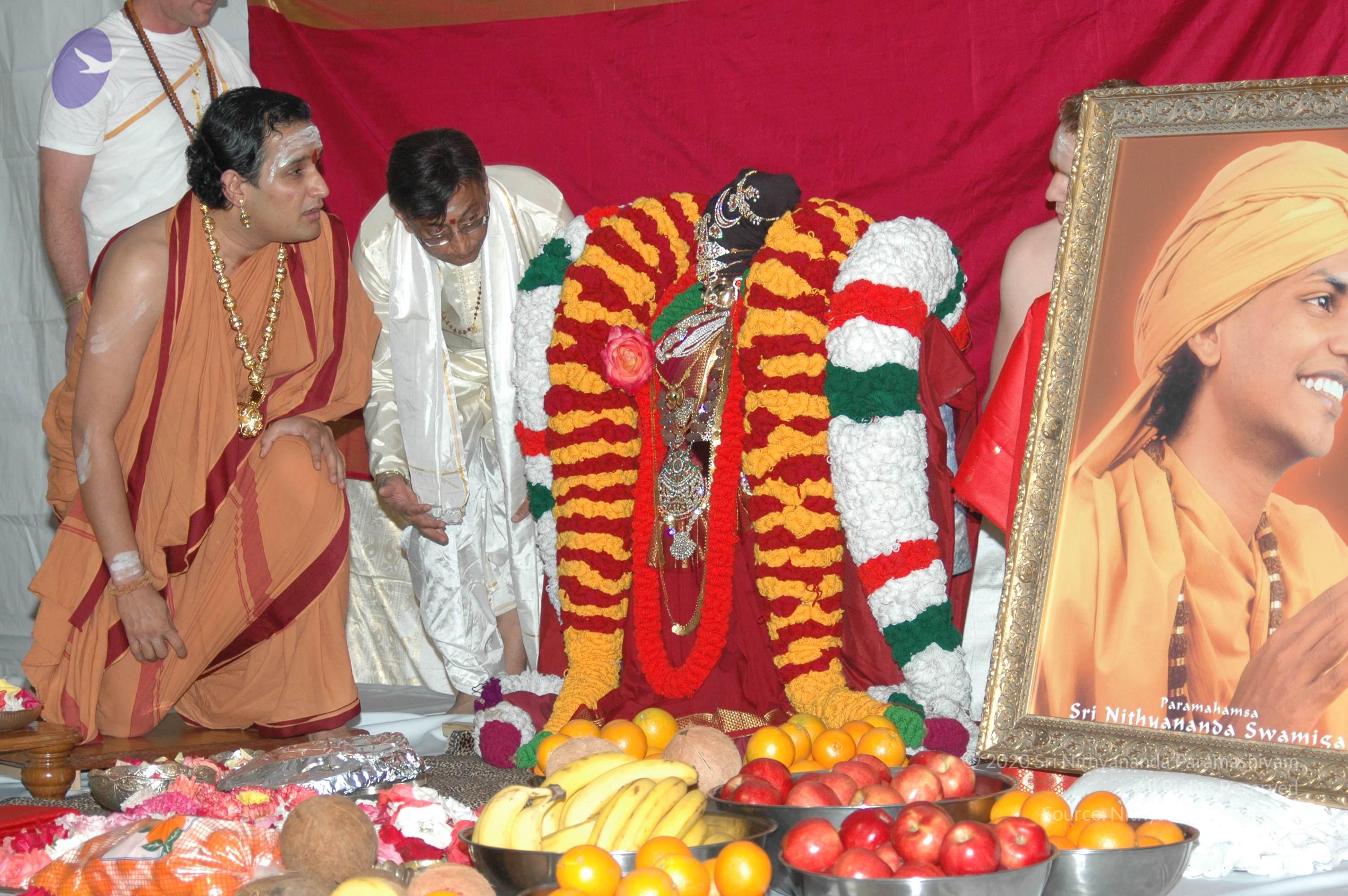 11May08_darshan_071_CMP_WM