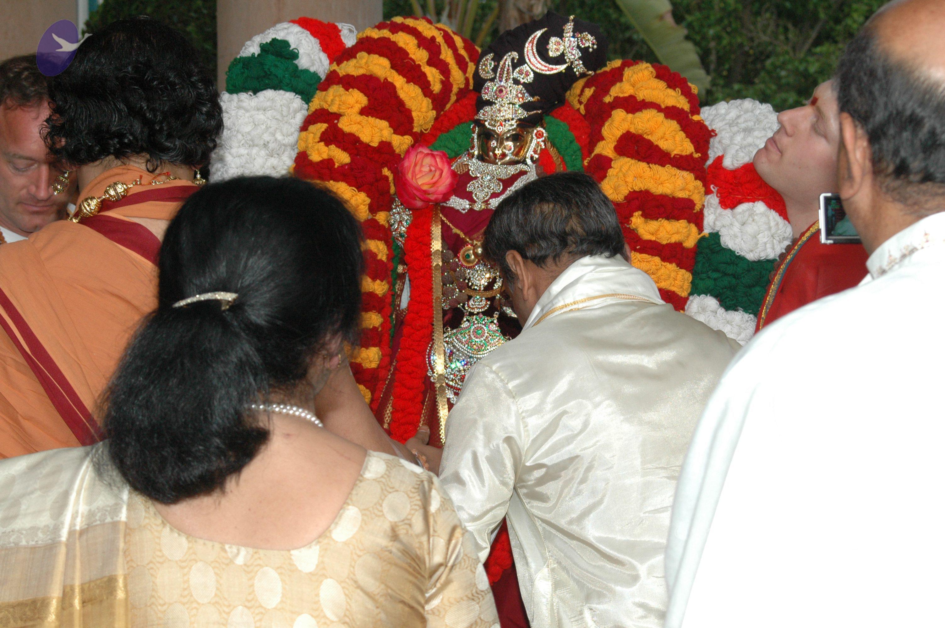 11May08_darshan_083_CMP_WM