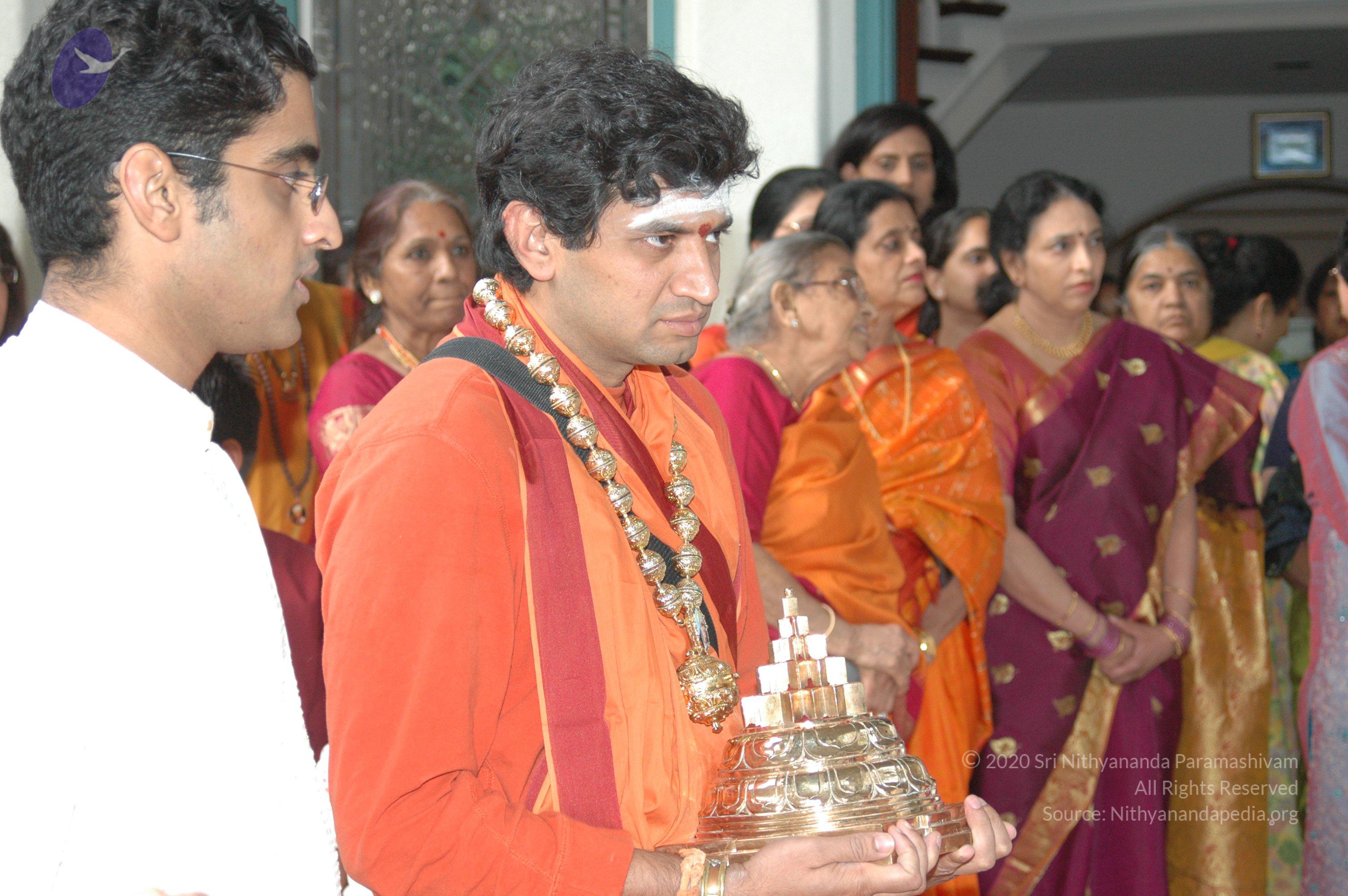 11May08_darshan_087_CMP_WM