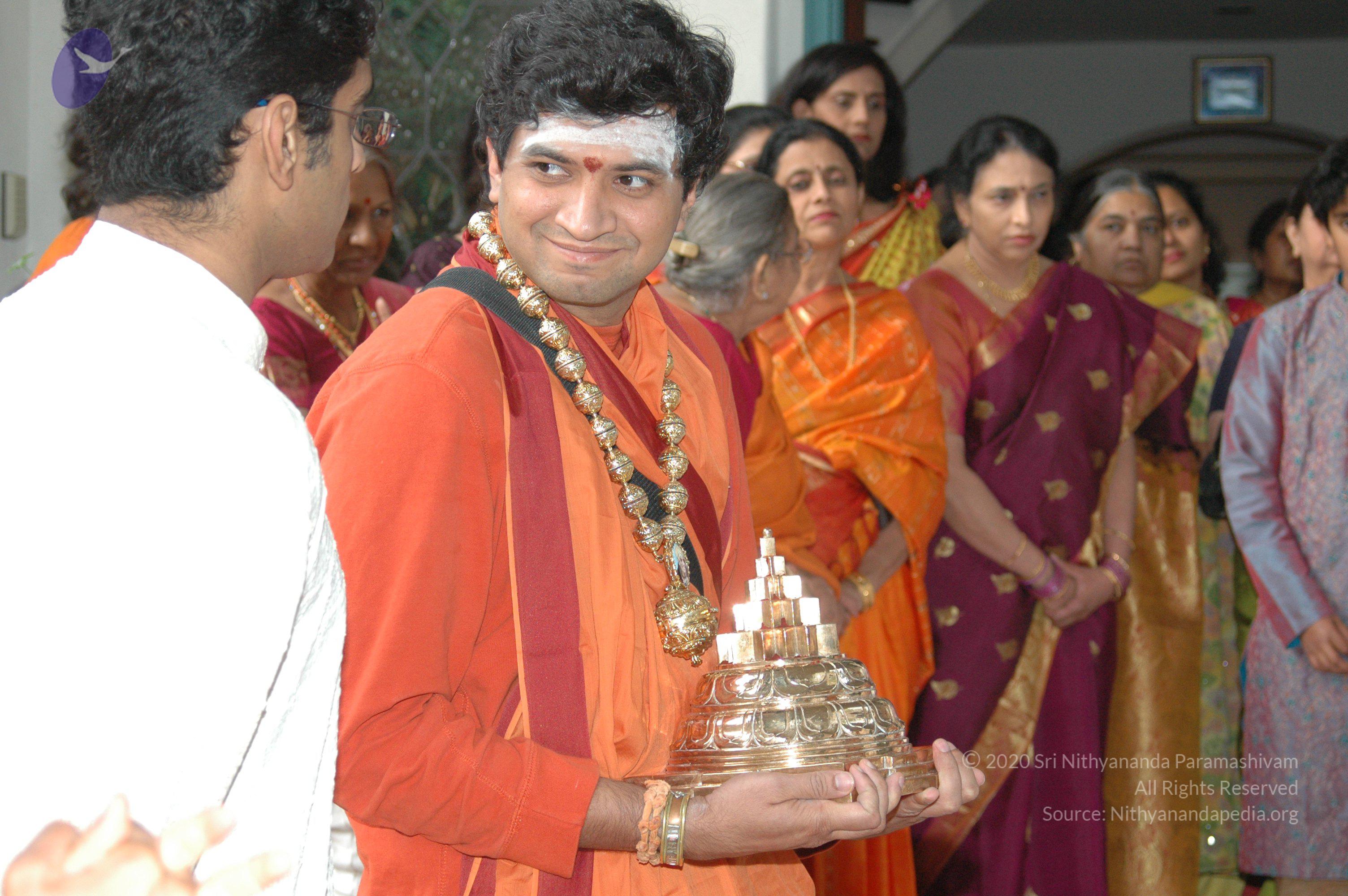 11May08_darshan_088_CMP_WM