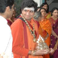 11May08_darshan_088_CMP_WM