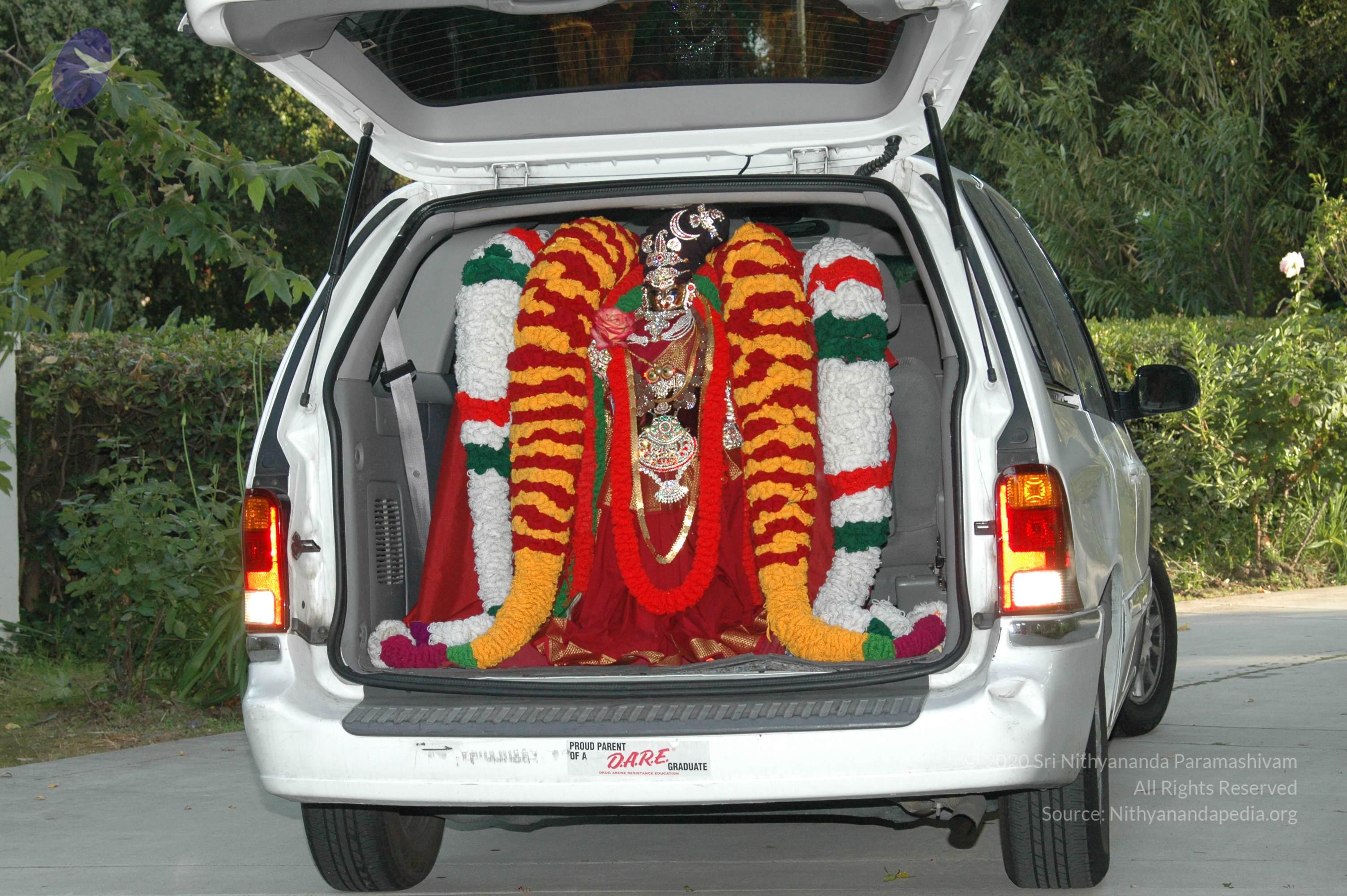 11May08_darshan_095_CMP_WM