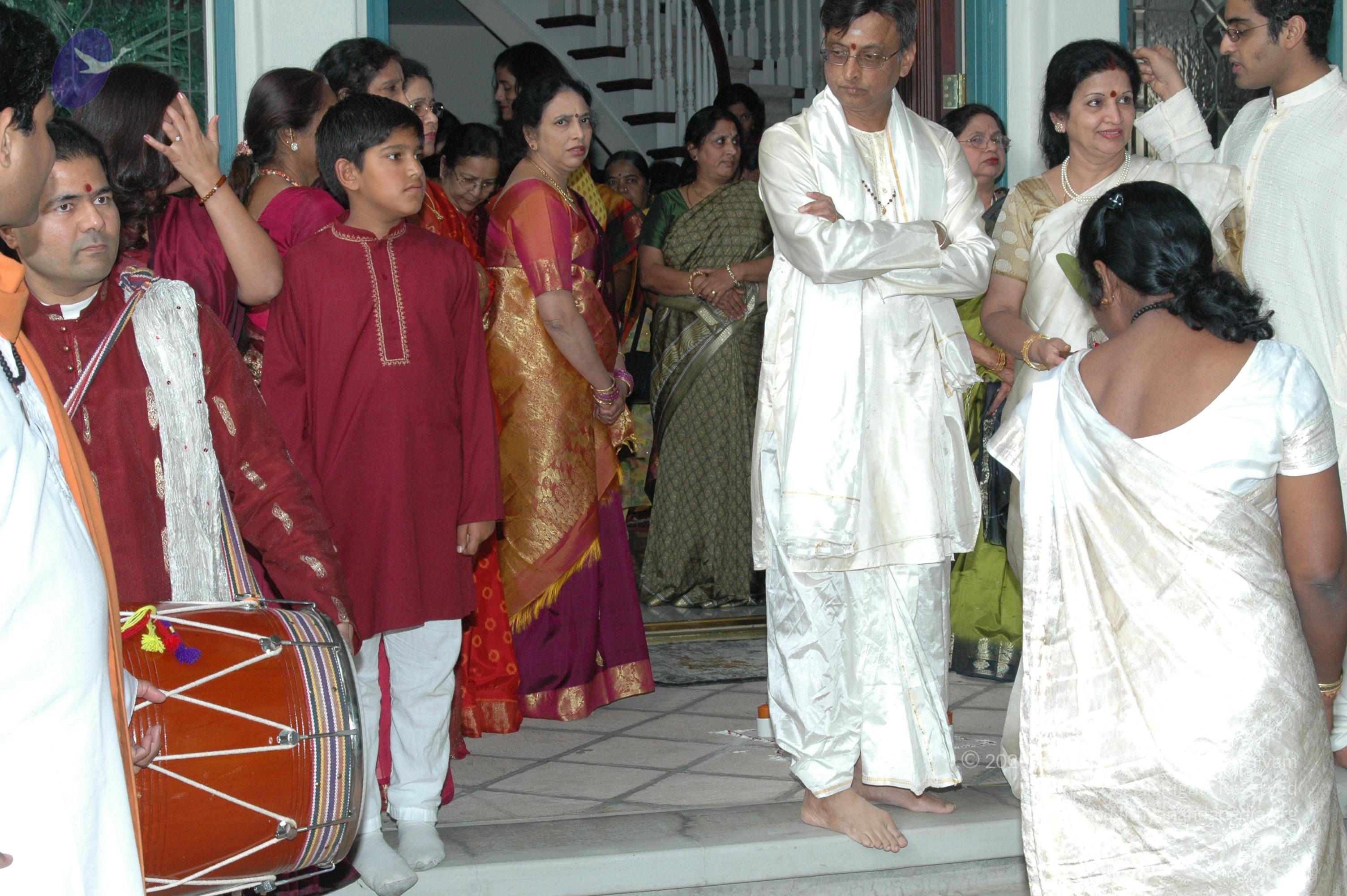 11May08_darshan_101_CMP_WM