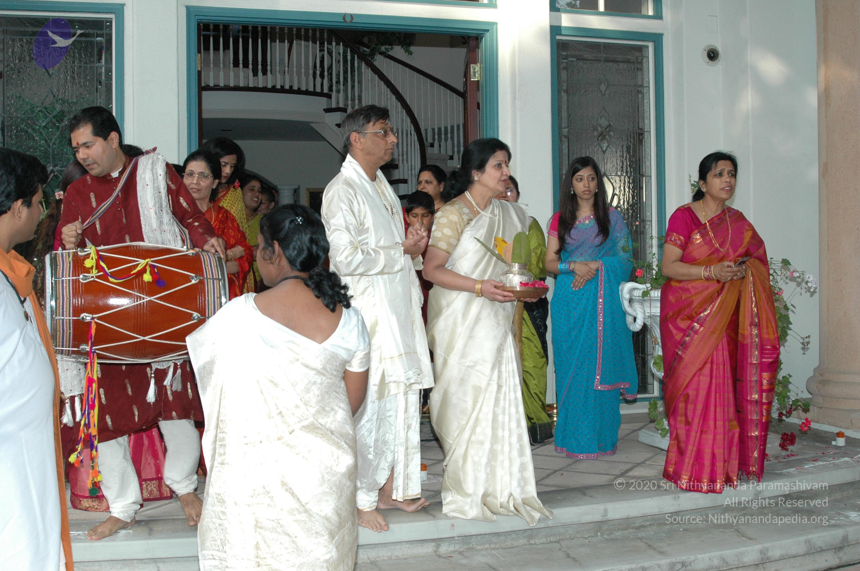 11May08_darshan_104_CMP_WM