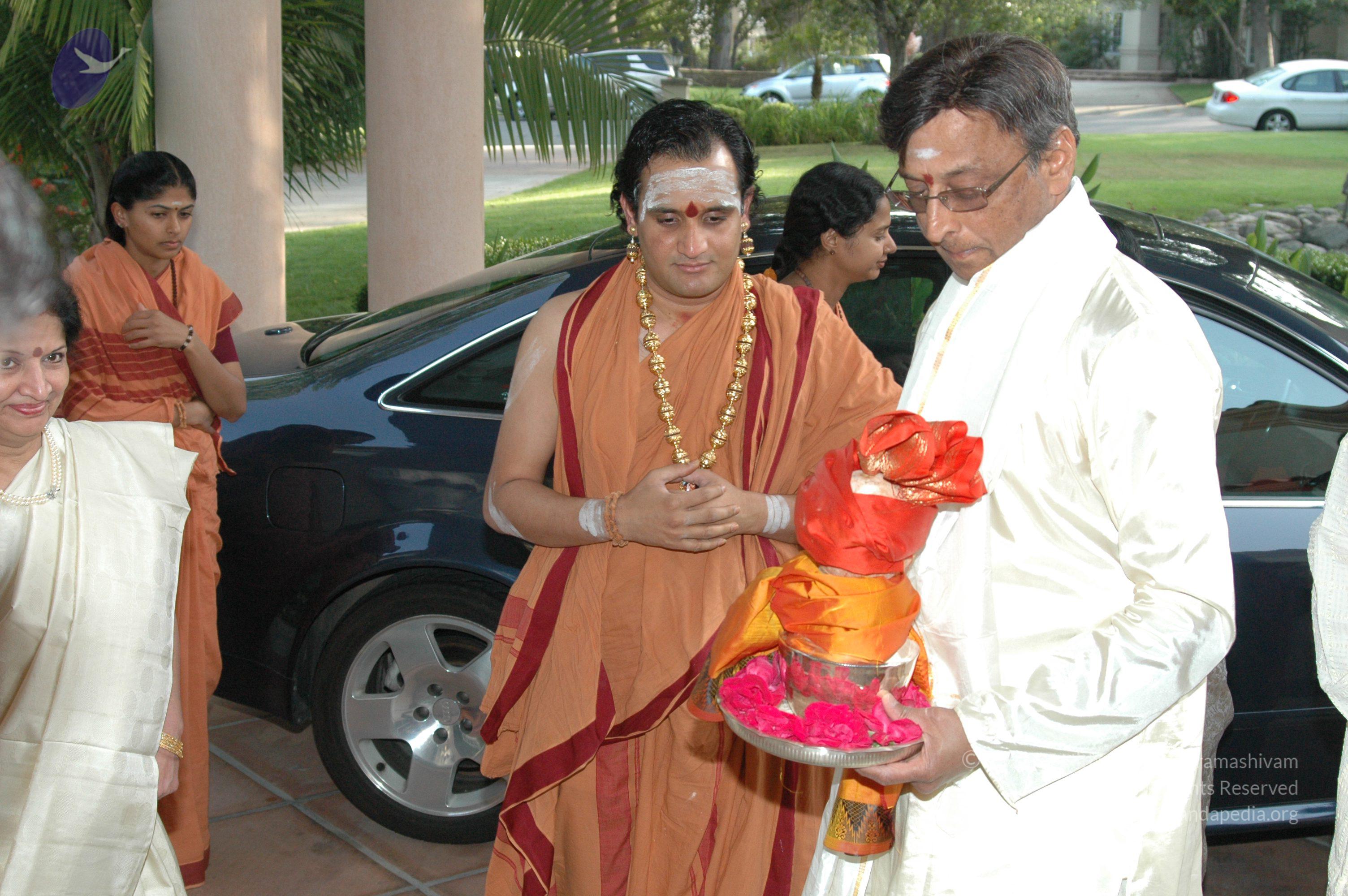 11May08_darshan_114_CMP_WM