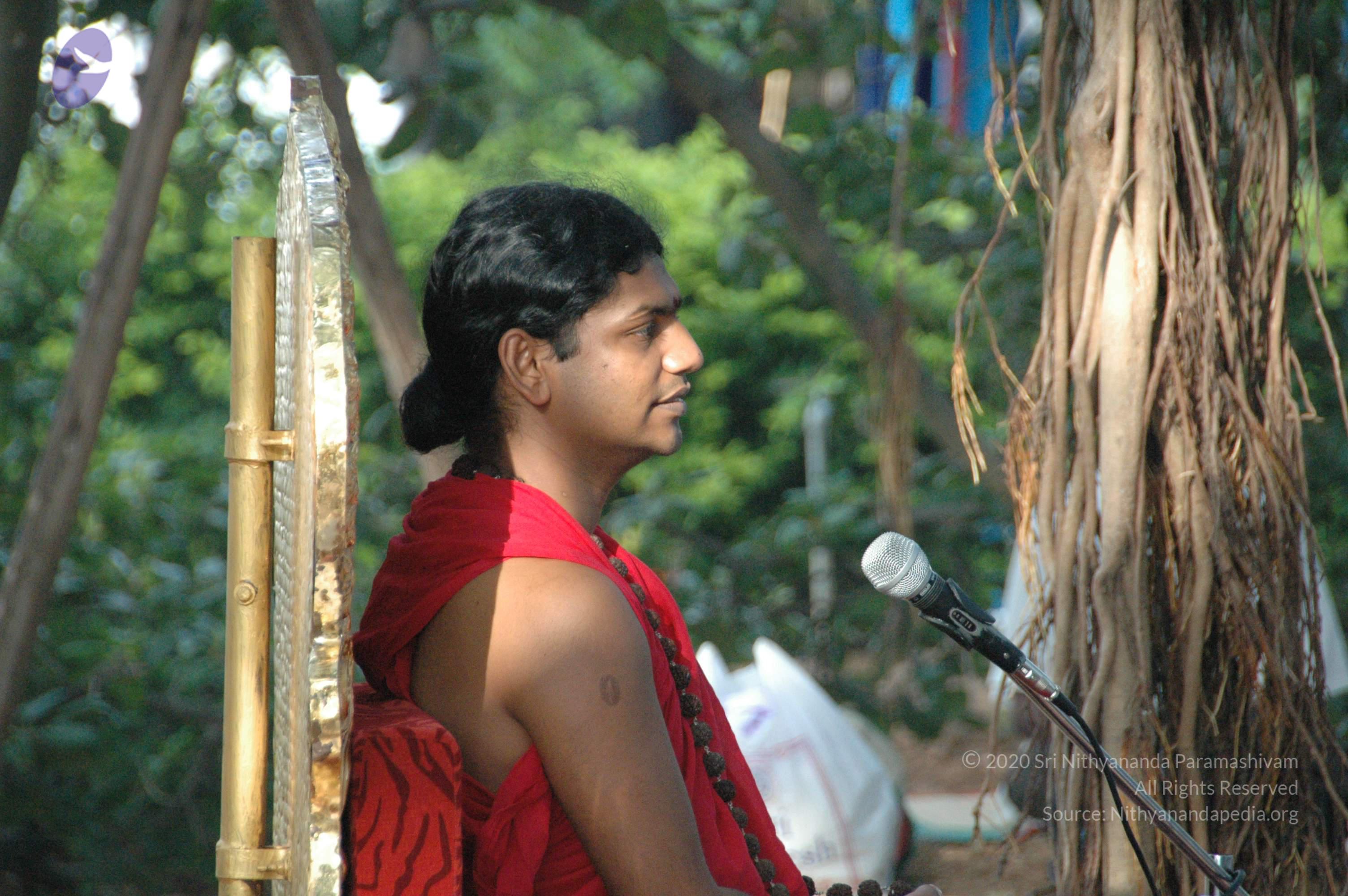 lbe under banyan tree with swami 1_CMP_WM