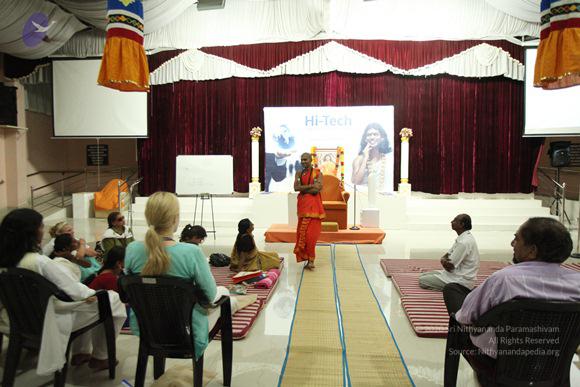 2011-08aug-19-nithyananda-photo-ia-day-1-07-hi-tech_CMP_WM