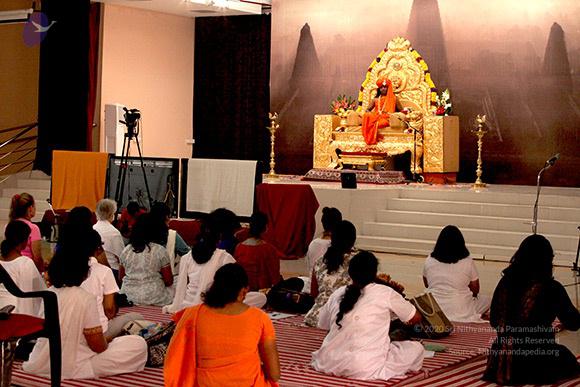 2011-08aug-19-nithyananda-photo-ia-day-1-05b-swamiji-talk_CMP_WM