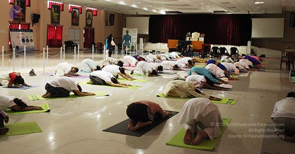 2011-08aug-19-nithyananda-photo-ia-day-1-06d-yoga_CMP_WM