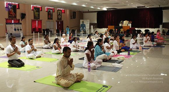 2011-08aug-19-nithyananda-photo-ia-day-1-06e-meditation_CMP_WM