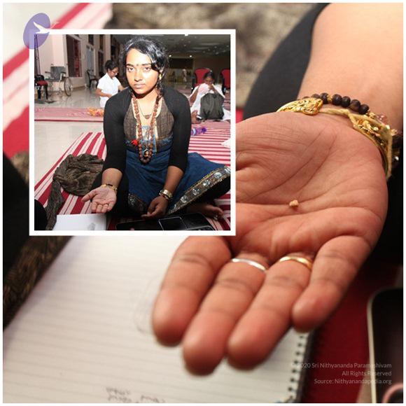 2011-08aug-19-nithyananda-photo-ia-day-1-09a-moon-mineral-materialization_CMP_WM