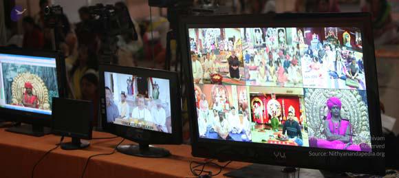 18-nithyananda-morning-pratyaksha-pada-puja_CMP_WM