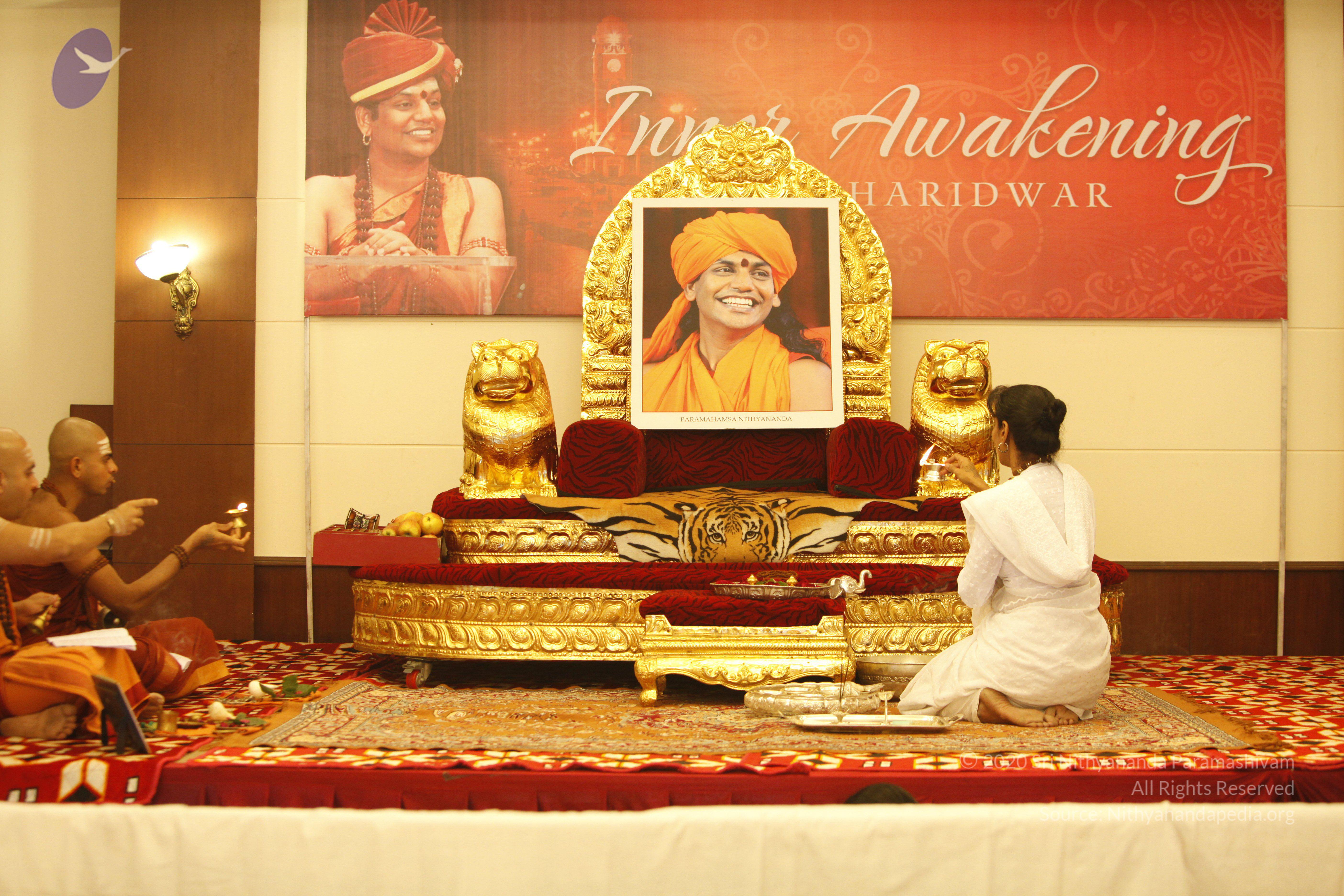 2014-01jan-17th-nithyananda-diary-haridwar-ia_MG_6555-20140117-112319-paduka-puja-to-achalamoorti-_CMP_WM
