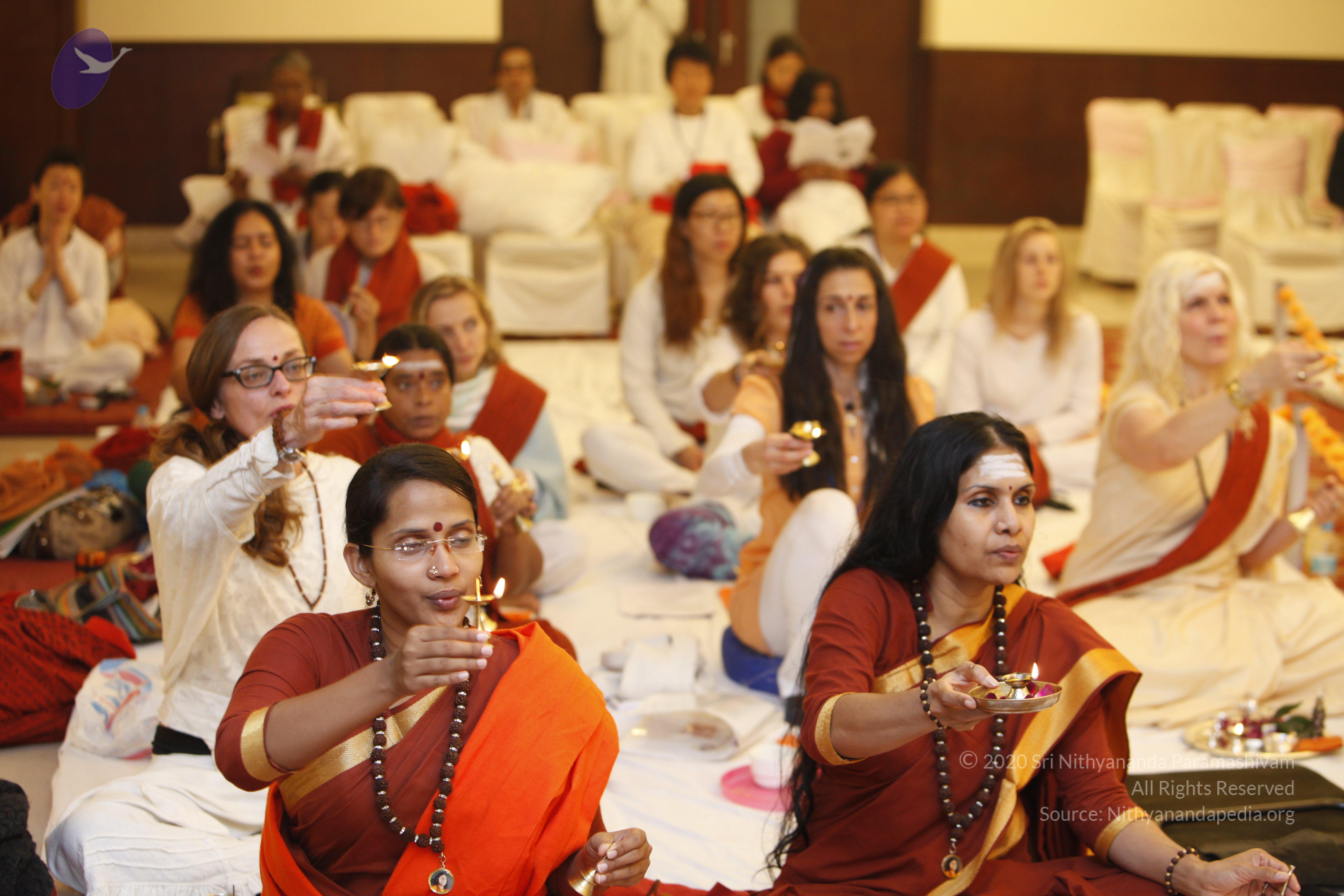 2014-01jan-17th-nithyananda-diary-haridwar-ia_MG_6561-20140117-112326-paduka-puja-by-devotees_CMP_WM